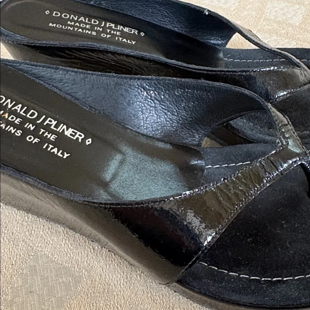 Donald J Pliner sandal. 7 1/2. Black patten Leather. Worn twice. - Picture 7 of 8
